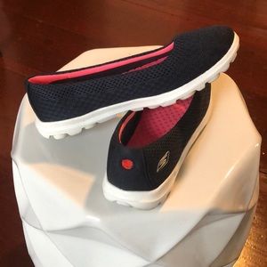 Sketchers On-the-Go slip on sneaker/flat